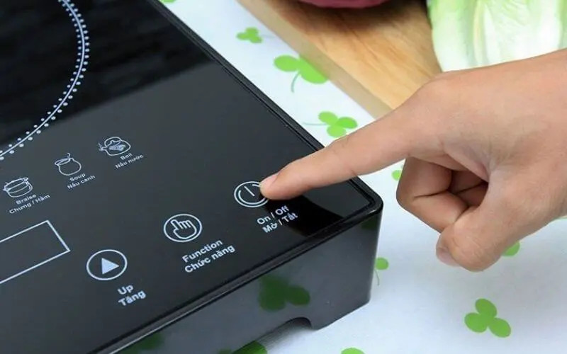 Bếp từ vào điện nhưng không bật được vì sao? 4 - Vinakitchen tay uot i18620 - Vinakitchen