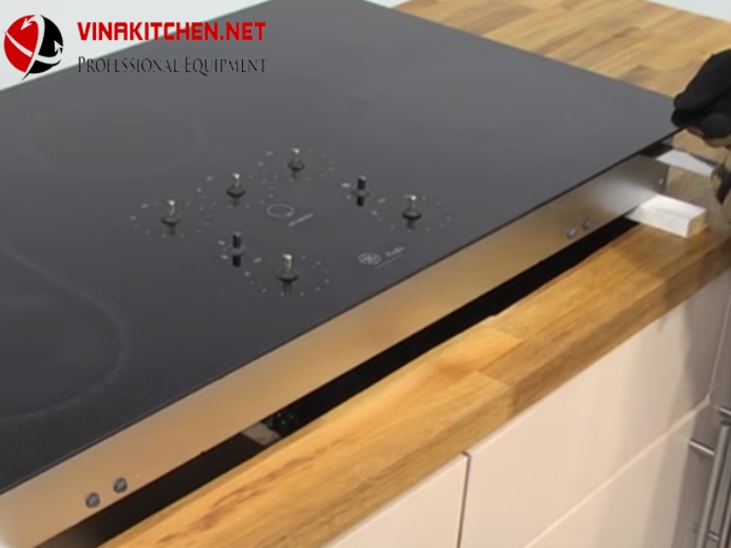 Thay mặt kính bếp từ